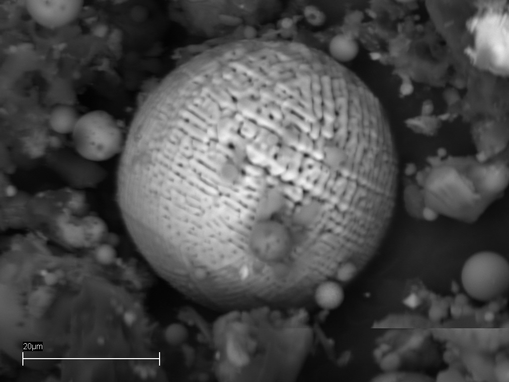Сферическая аэрозольная частица под электронным микроскопом 1