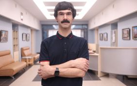 Неизвестная частица или взаимодействие уже известных: новая теоретическая модель поможет объяснить наблюдаемые на коллайдерах явления